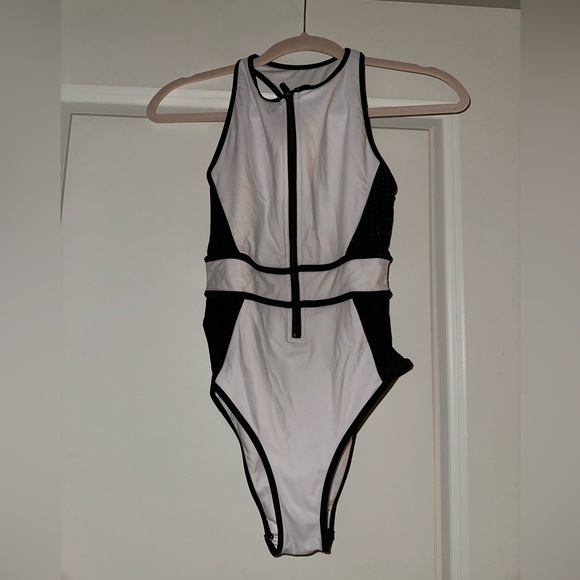 Forever 21 | White and black mesh one piece bathing suit - Picture 3 of 4